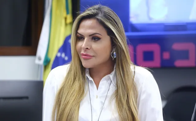 1773072921 113 Deputados de atestado vao a festas e jogo do Flamengo