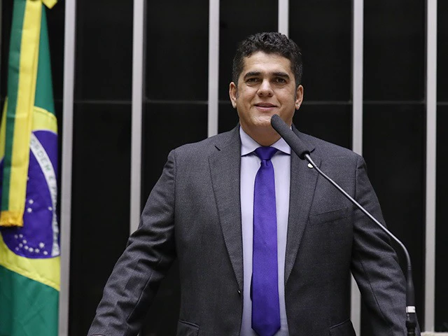 1773072921 218 Deputados de atestado vao a festas e jogo do Flamengo