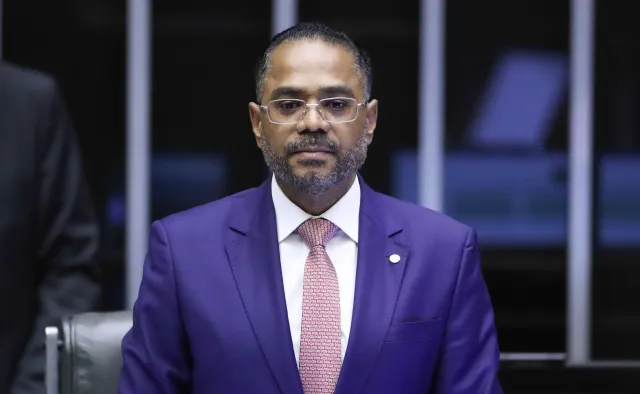 1773072921 267 Deputados de atestado vao a festas e jogo do Flamengo