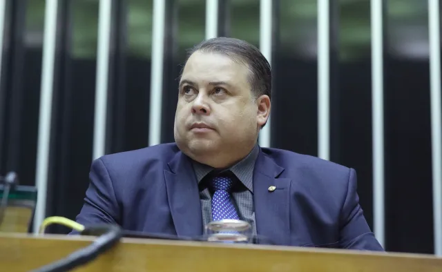 1773072921 380 Deputados de atestado vao a festas e jogo do Flamengo