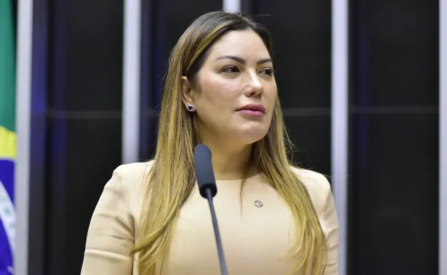 1773072921 434 Deputados de atestado vao a festas e jogo do Flamengo