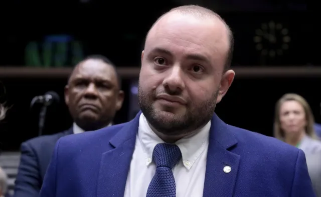 1773072921 85 Deputados de atestado vao a festas e jogo do Flamengo
