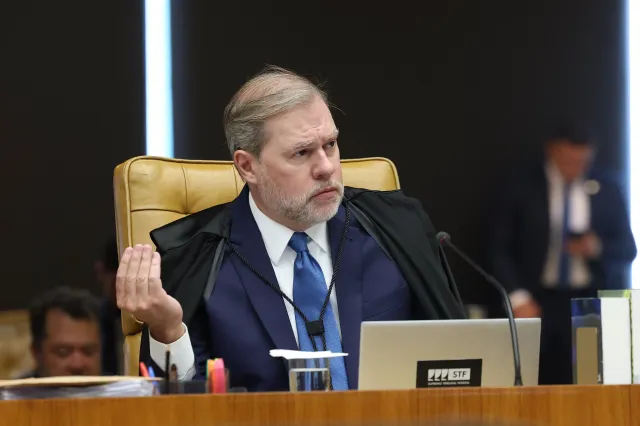 Ministro Dias Toffoli em sessão plenária do STF