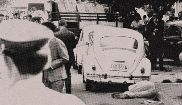 Na imagem é possível ver o corpo do empresário Henning Albert Boilesen ao lado de um fusca, morto numa ação da ALN e MRT em 15 de abril de 1971, em São Paulo.