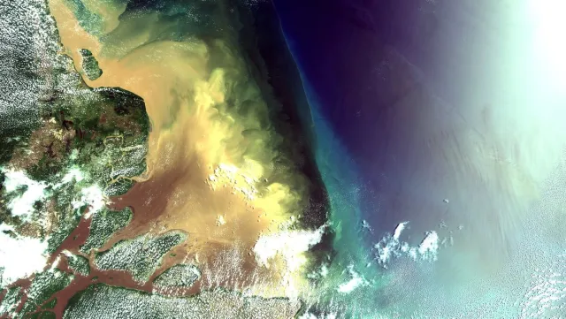 1775676995 287 Fundo de transicao energetica atrasa e petroleo gera alerta Foz do Amazonas vista por satélite.