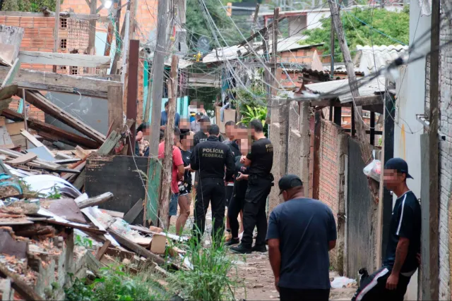 Fotos da polícia no quilombo, no dia 9 de março, enviada por moradores