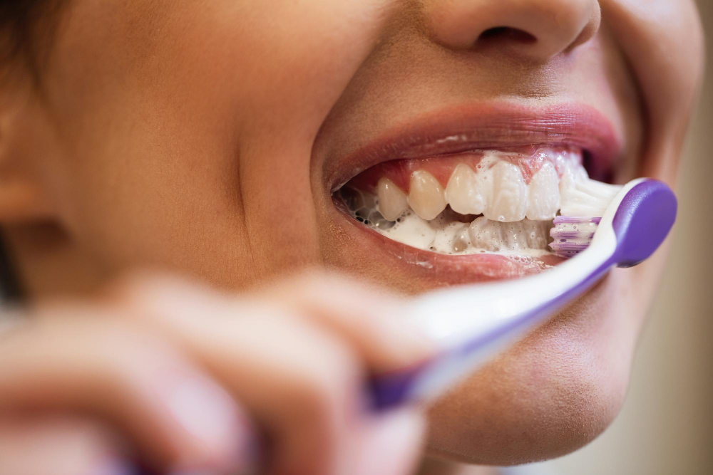escovando dentes escovando dentes
