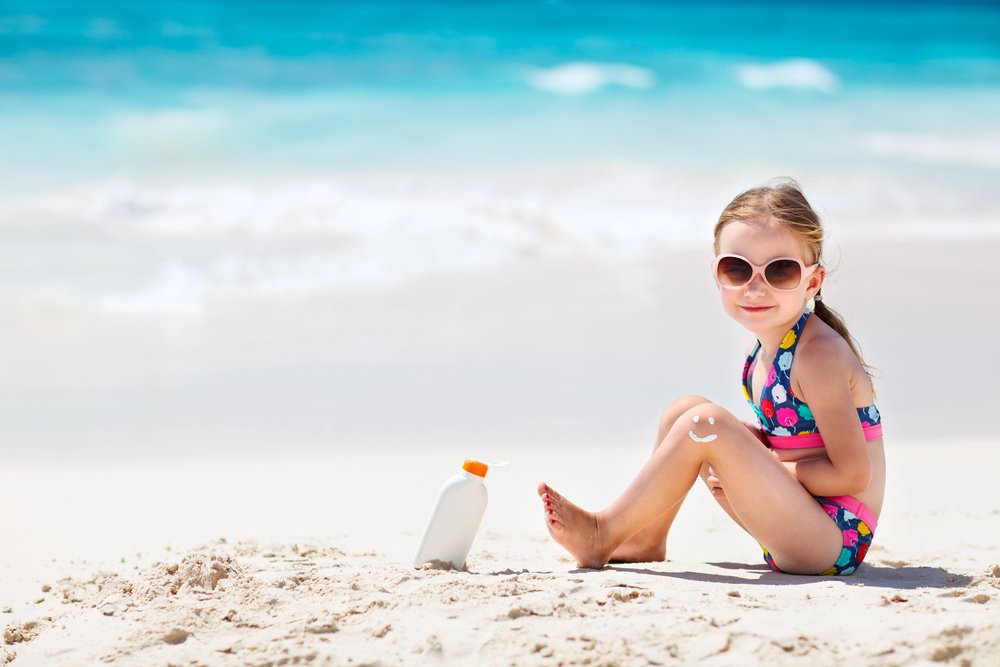 protetor solar para criancas e bebe Viajar com as crianças para praia