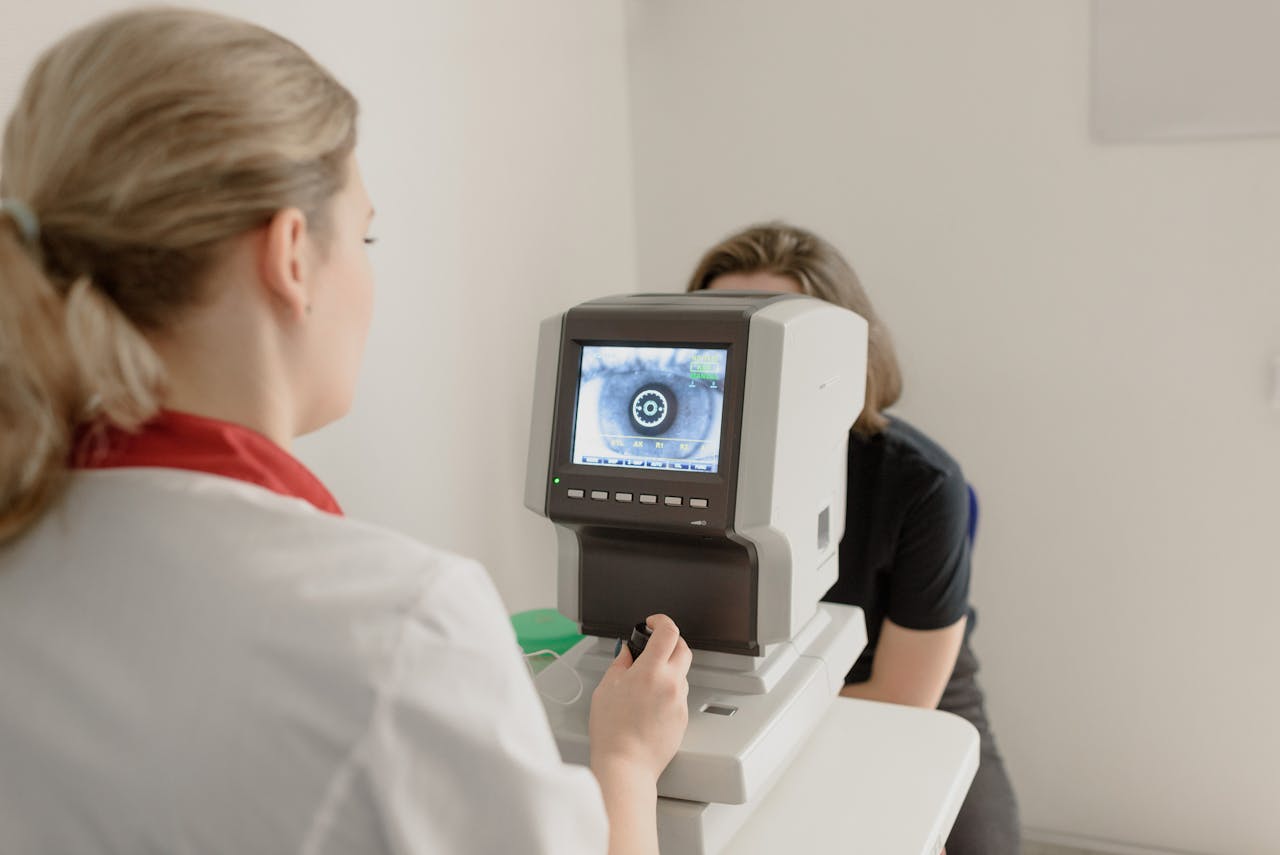 Quanto custa colocar lente intraocular na cirurgia de catarata? Valores atualizados em 2025 e fatores que influenciam o preço