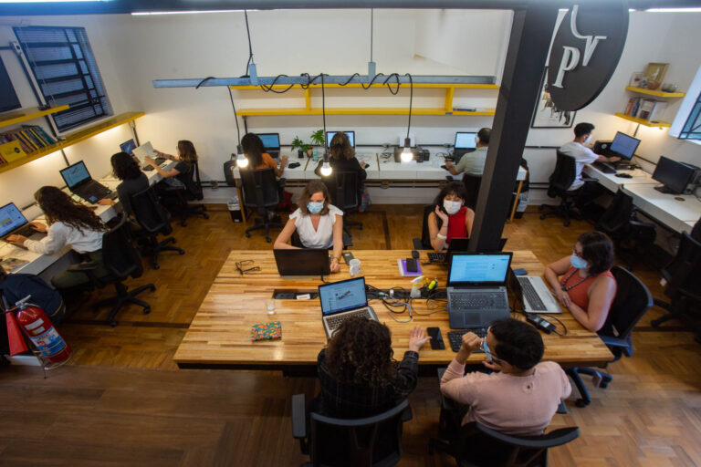 Vale a pena acreditar no jornalismo?