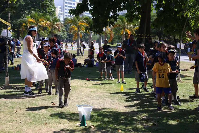 Rio de Janeiro (RJ), 26/04/2026 - Crianças participam do Grande Jogo Regional 2026 dos escoteiros fluminenses no Aterro do Flamengo. Foto: Rovena Rosa/Agência Brasil