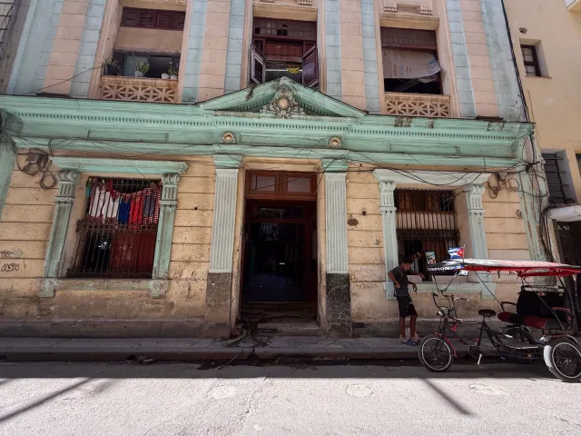 bloqueio dos EUA e apagões pioram vida de mulheres